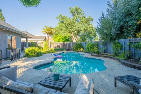 Exterior - 6235 Gold Hills Ct, Redding, CA 96003 photo 7 of 9