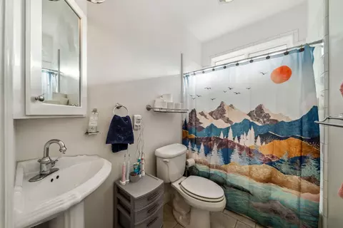 Bath - 6235 Gold Hills Ct, Redding, CA 96003 photo 3 of 3