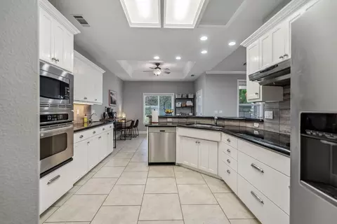 Kitchen - 6235 Gold Hills Ct, Redding, CA 96003 photo 3 of 5