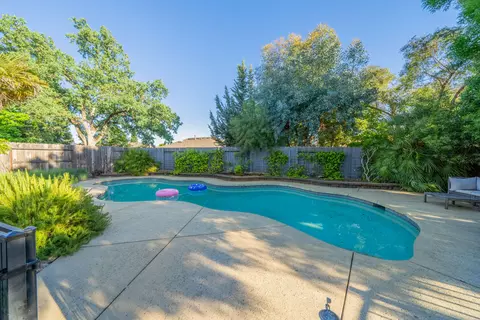 Exterior - 6235 Gold Hills Ct, Redding, CA 96003 photo 5 of 9