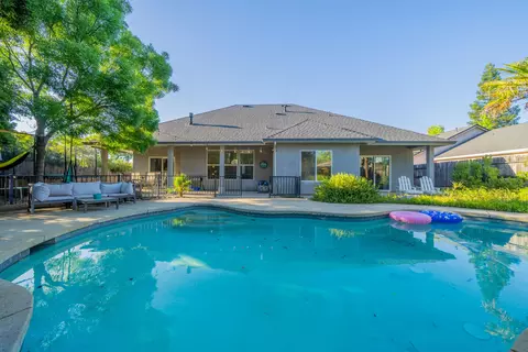 Exterior - 6235 Gold Hills Ct, Redding, CA 96003 photo 4 of 9
