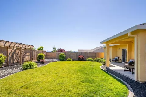 Exterior - 342 Reddington Dr, Redding, CA 96003 photo 10 of 22
