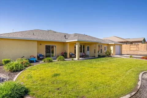 Exterior - 342 Reddington Dr, Redding, CA 96003 photo 11 of 22