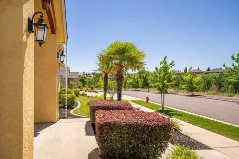 Exterior - 342 Reddington Dr, Redding, CA 96003 photo 19 of 22