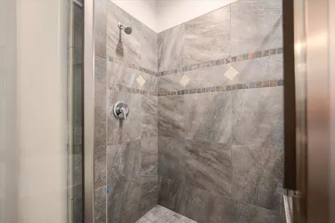 Bath - 342 Reddington Dr, Redding, CA 96003 photo 3 of 8