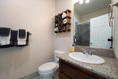 Bath - 342 Reddington Dr, Redding, CA 96003 photo 7 of 8
