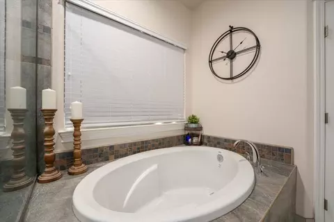 Bath - 342 Reddington Dr, Redding, CA 96003 photo 4 of 8
