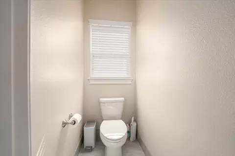 Bath - 342 Reddington Dr, Redding, CA 96003 photo 5 of 8