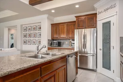 Kitchen - 342 Reddington Dr, Redding, CA 96003 photo 3 of 4