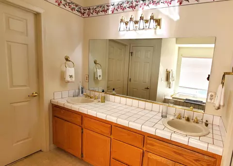 2555 Western Oak Dr, Redding, CA 96002 photo 14