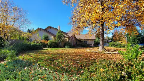 2555 Western Oak Dr, Redding, CA 96002 photo 17
