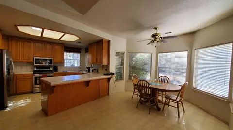 2555 Western Oak Dr, Redding, CA 96002 photo 4