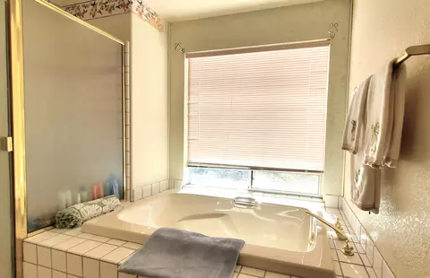 2555 Western Oak Dr, Redding, CA 96002 photo 15