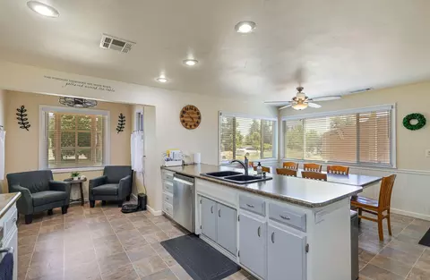 3242 School St, Redding, CA 96002 photo 6