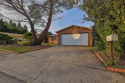 1786 Lazelle Ct, Redding, CA 96002