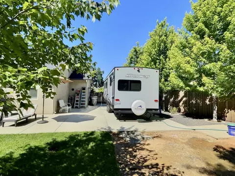 Exterior - 3331 Glenrock Way, Redding, CA 96001 photo 4 of 14