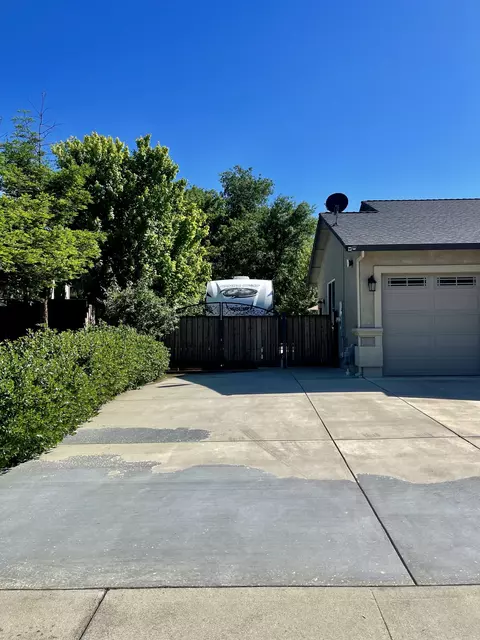 Exterior - 3331 Glenrock Way, Redding, CA 96001 photo 3 of 14