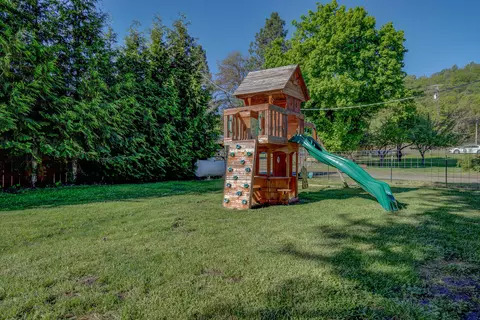Exterior - 25515 Glenburn Rd, Fall River Mills, CA 96028 photo 9 of 15