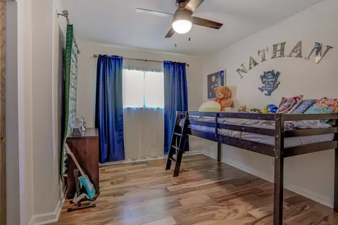 Bedroom - 25515 Glenburn Rd, Fall River Mills, CA 96028 photo 3 of 10