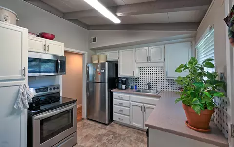 Kitchen - 1488 Riviera Dr, Redding, CA 96001 photo 1 of 1