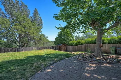 Exterior - 1488 Riviera Dr, Redding, CA 96001 photo 3 of 4