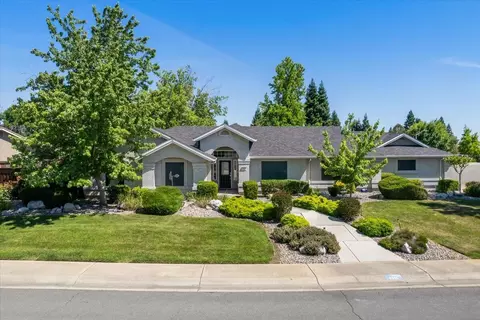 Exterior - 2510 Cumberland Dr, Redding, CA 96001 photo 2 of 8