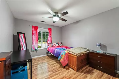 Bedroom - 2510 Cumberland Dr, Redding, CA 96001 photo 3 of 3