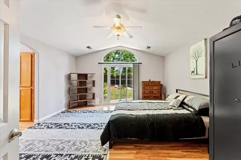 Bedroom - 2510 Cumberland Dr, Redding, CA 96001 photo 1 of 3
