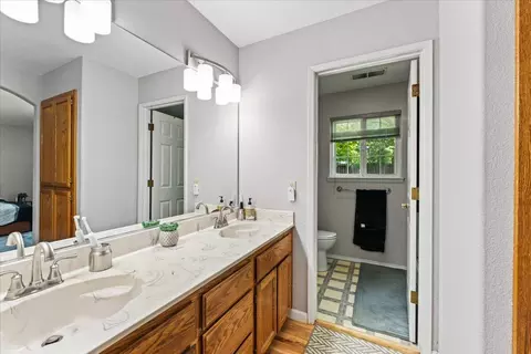 Bath - 2510 Cumberland Dr, Redding, CA 96001 photo 1 of 2
