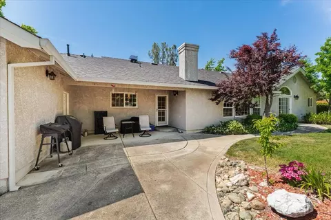 Exterior - 2510 Cumberland Dr, Redding, CA 96001 photo 4 of 8