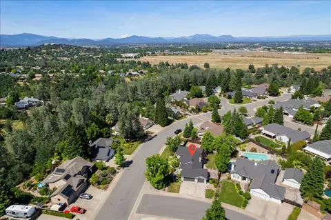 View/Area - 2510 Cumberland Dr, Redding, CA 96001 photo 6 of 7