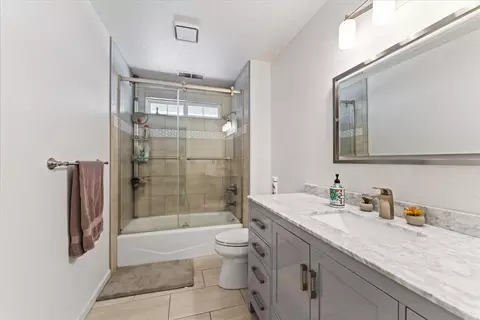 Bath - 2510 Cumberland Dr, Redding, CA 96001 photo 2 of 2