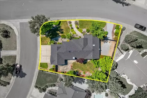 View/Area - 2510 Cumberland Dr, Redding, CA 96001 photo 3 of 7