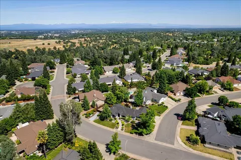 View/Area - 2510 Cumberland Dr, Redding, CA 96001 photo 2 of 7