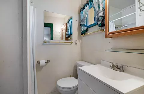 Bath - 3364 Silver St, Anderson, CA 96007 photo 3 of 4