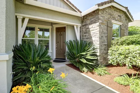 487 Woodacre Dr, Redding, CA 96002 photo 2
