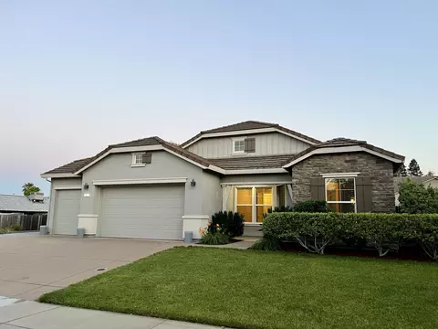 487 Woodacre Dr, Redding, CA 96002