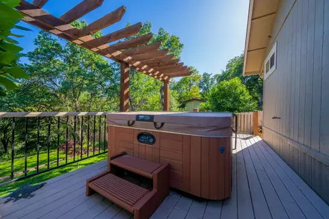 549 Royal Oaks Dr, Redding, CA 96001 photo 36