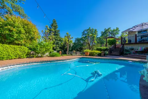 549 Royal Oaks Dr, Redding, CA 96001 photo 33