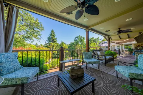 549 Royal Oaks Dr, Redding, CA 96001 photo 28