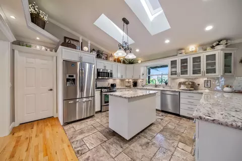 549 Royal Oaks Dr, Redding, CA 96001 photo 7