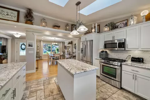 549 Royal Oaks Dr, Redding, CA 96001 photo 8