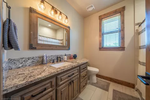 Bath - 20387 Blue Mtn, Redding, CA 96003 photo 1 of 5