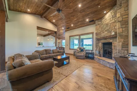 Living - 20387 Blue Mtn, Redding, CA 96003 photo 2 of 5