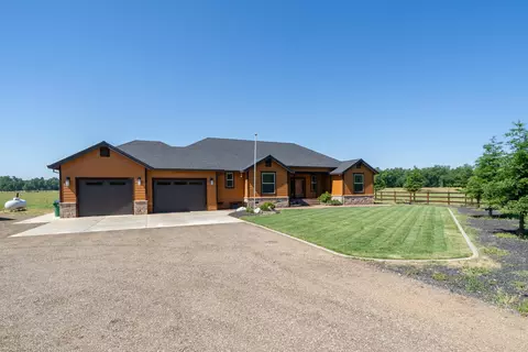 Exterior - 20387 Blue Mtn, Redding, CA 96003 photo 4 of 39