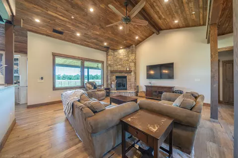 Living - 20387 Blue Mtn, Redding, CA 96003 photo 1 of 5