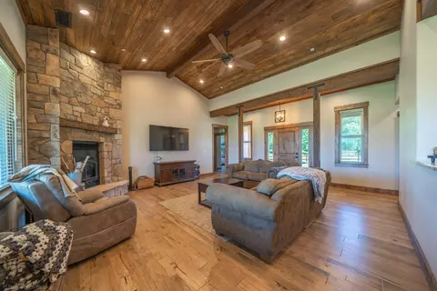 Living - 20387 Blue Mtn, Redding, CA 96003 photo 3 of 5