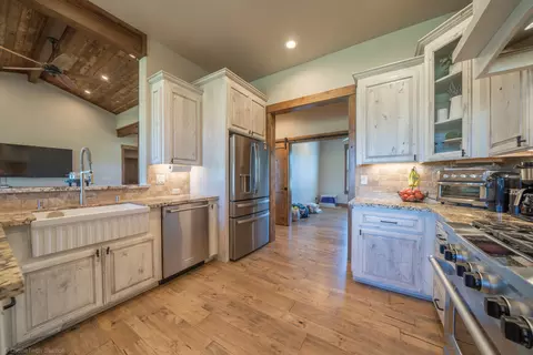 Kitchen - 20387 Blue Mtn, Redding, CA 96003 photo 3 of 4