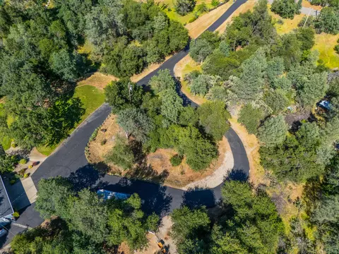 View/Area - 8264 Equestrian Dr, Redding, CA 96001 photo 2 of 3