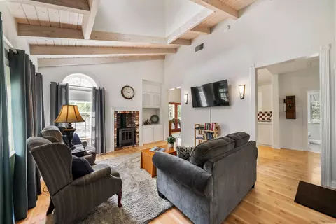 Living - 22922 Kentucky Ln, Bella Vista, CA 96008 photo 3 of 5